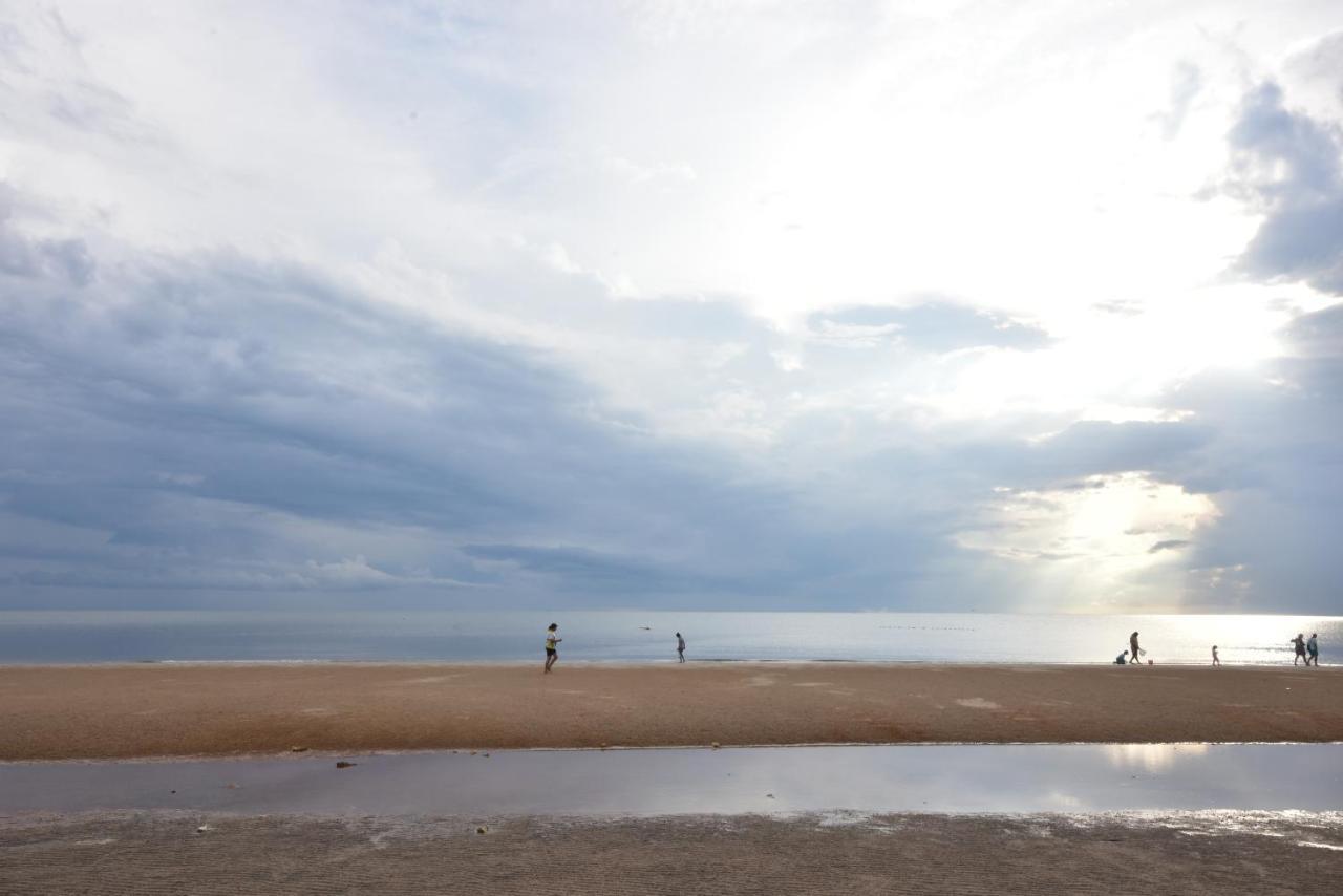 Hua Hin Beachfront Condo Buitenkant foto